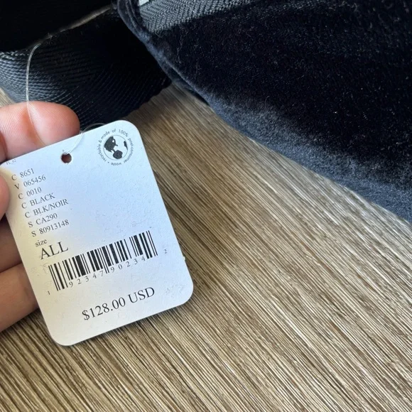 Caraa Sling VelvetSmall in Black - Picture 5 of 10